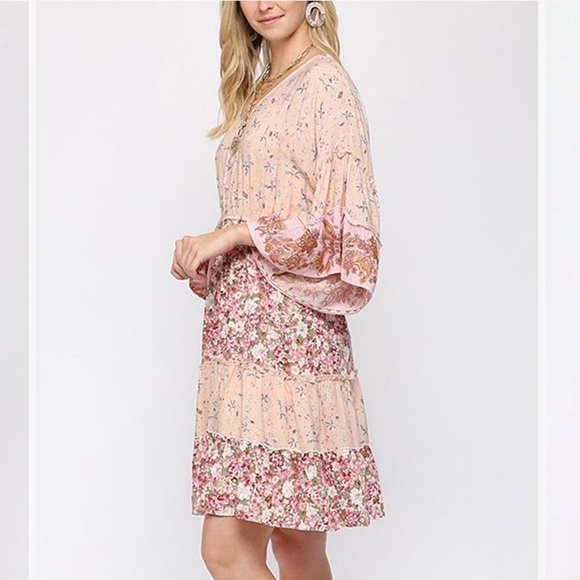 🆕 Love Kuza Los Angeles Blush Floral Tiered Bell-Sleeve Dress - Picture 2 of 12